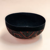 As cuias produzidas pelos povos indígenas são utensílios importantes no dia-a-dia: seja para carregar ou armazenar alimentos e servindo de colher ou copo, simbolizam a resistência e criatividade dos povos da floresta. Adquira o seu agora, garanta 6% de desconto no PIX