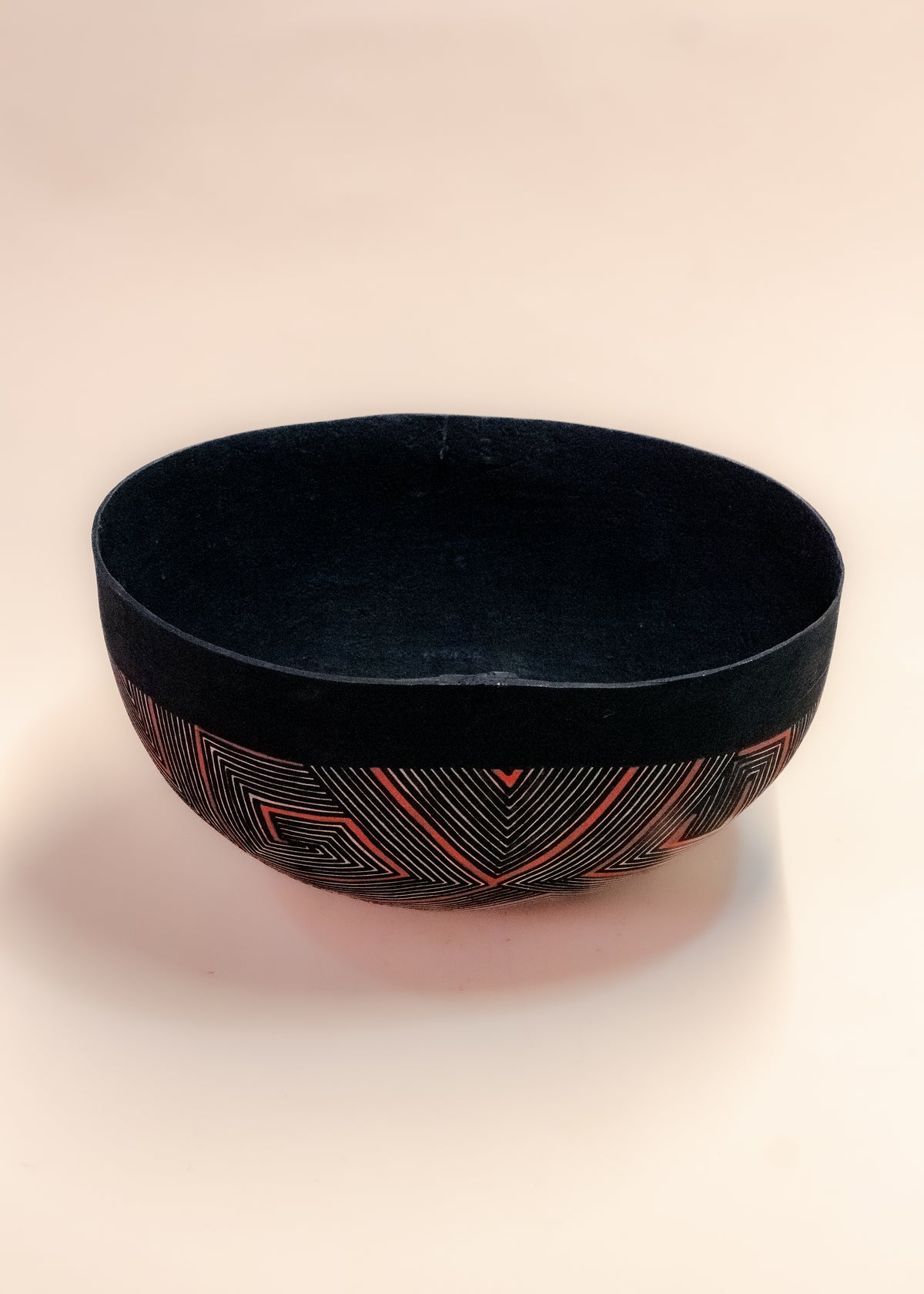 As cuias produzidas pelos povos indígenas são utensílios importantes no dia-a-dia: seja para carregar ou armazenar alimentos e servindo de colher ou copo, simbolizam a resistência e criatividade dos povos da floresta. Adquira o seu agora, garanta 6% de desconto no PIX