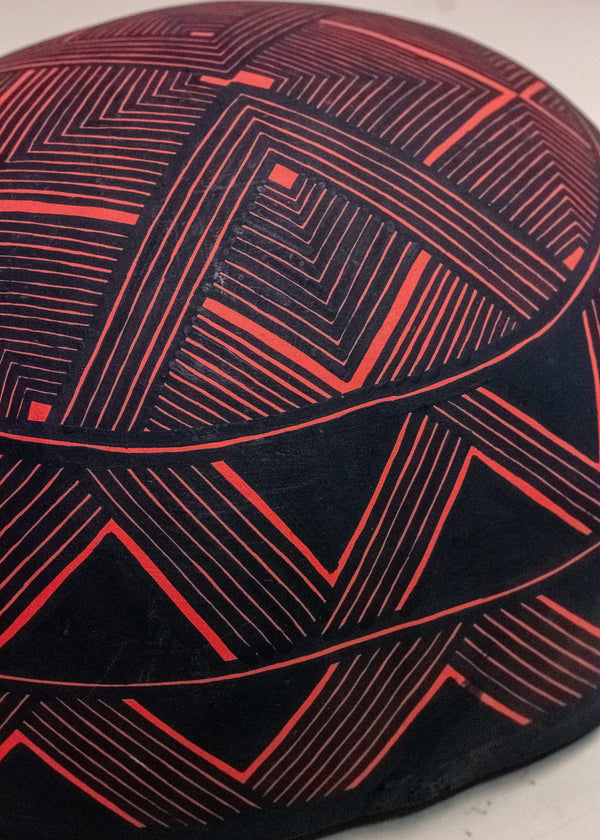 As cuias produzidas pelos povos indígenas são utensílios importantes no dia-a-dia: seja para carregar ou armazenar alimentos e servindo de colher ou copo, simbolizam a resistência e criatividade dos povos da floresta. Adquira o seu agora, garanta 6% de desconto no PIX