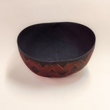 As cuias produzidas pelos povos indígenas são utensílios importantes no dia-a-dia: seja para carregar ou armazenar alimentos e servindo de colher ou copo, simbolizam a resistência e criatividade dos povos da floresta. Adquira o seu agora, garanta 6% de desconto no PIX