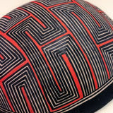 As cuias produzidas pelos povos indígenas são utensílios importantes no dia-a-dia: seja para carregar ou armazenar alimentos e servindo de colher ou copo, simbolizam a resistência e criatividade dos povos da floresta. Adquira o seu agora, garanta 6% de desconto no PIX