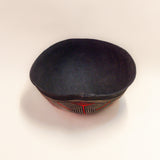 As cuias produzidas pelos povos indígenas são utensílios importantes no dia-a-dia: seja para carregar ou armazenar alimentos e servindo de colher ou copo, simbolizam a resistência e criatividade dos povos da floresta. Adquira o seu agora, garanta 6% de desconto no PIX