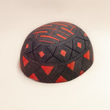 As cuias produzidas pelos povos indígenas são utensílios importantes no dia-a-dia: seja para carregar ou armazenar alimentos e servindo de colher ou copo, simbolizam a resistência e criatividade dos povos da floresta. Adquira o seu agora, garanta 6% de desconto no PIX