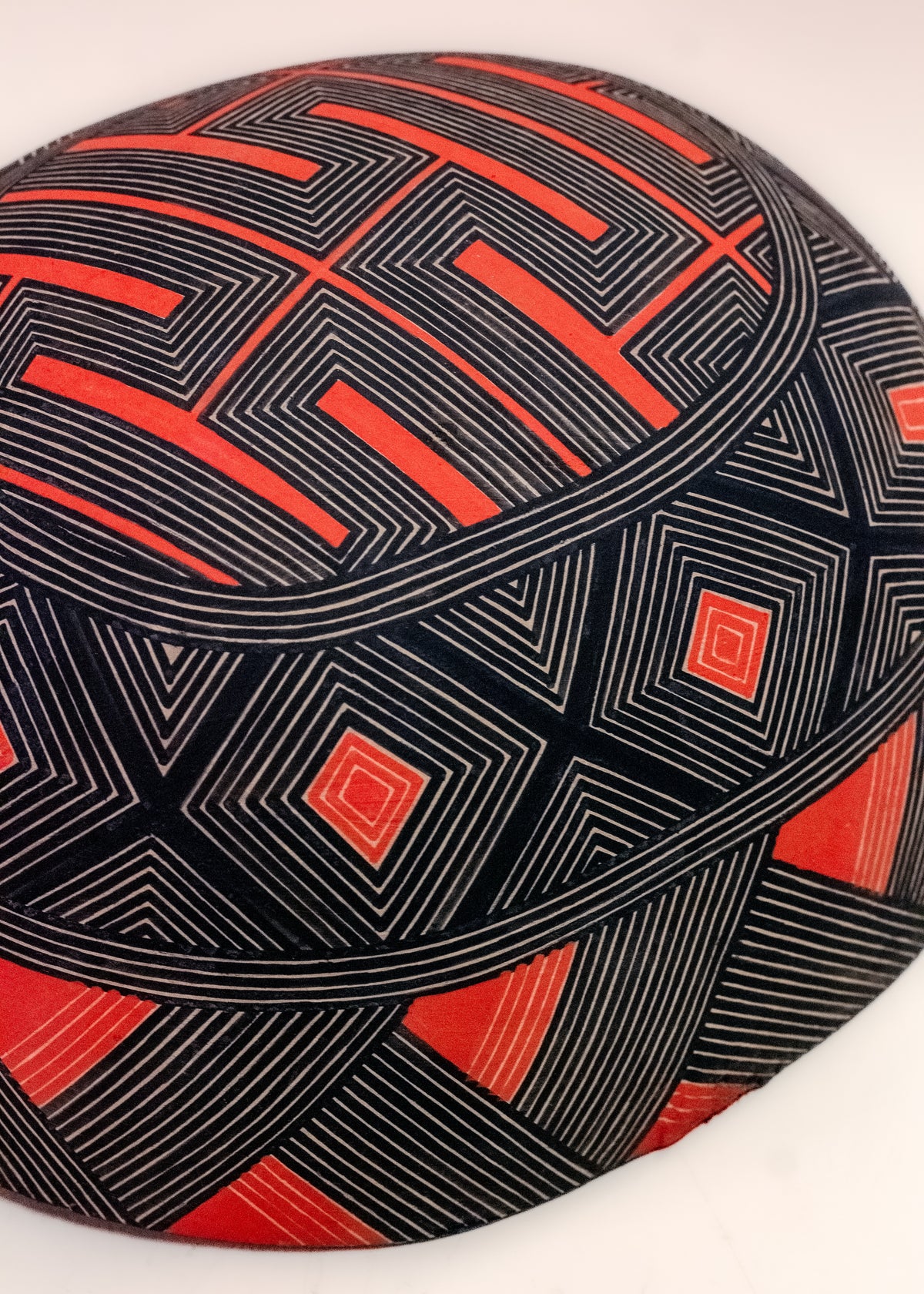 As cuias produzidas pelos povos indígenas são utensílios importantes no dia-a-dia: seja para carregar ou armazenar alimentos e servindo de colher ou copo, simbolizam a resistência e criatividade dos povos da floresta. Adquira o seu agora, garanta 6% de desconto no PIX