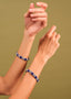 Dupla de pulseira de miçangas azul, preta e branca, feita pelo povo Waurá, artesanato indígena brasileiro 