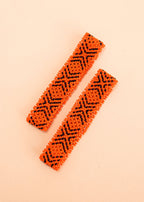 Pulseira de miçangas laranja feito pelo povo Waurá, artesanato indígena brasileiro