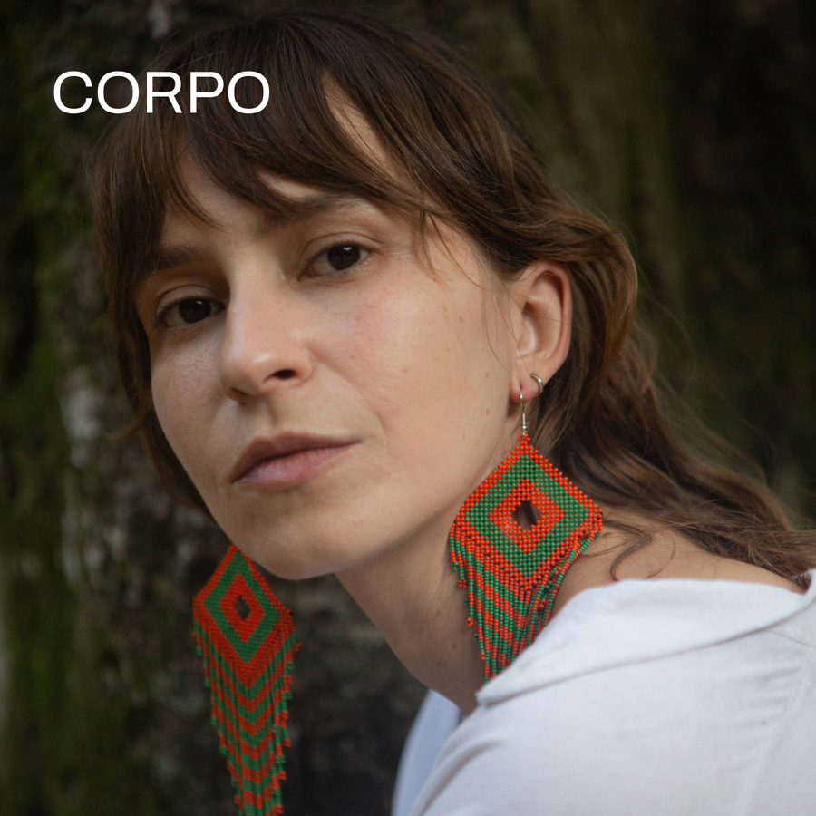 As pulseiras, colares e brincos indígenas de miçangas ou sementes, possuem autenticidade e tradição para quem valoriza a cultura e a arte indígena. Conheça as artes feitas à mão e descubra a beleza do artesanato ancestral. Adquira a sua agora, garanta 6% de desconto no PIX
