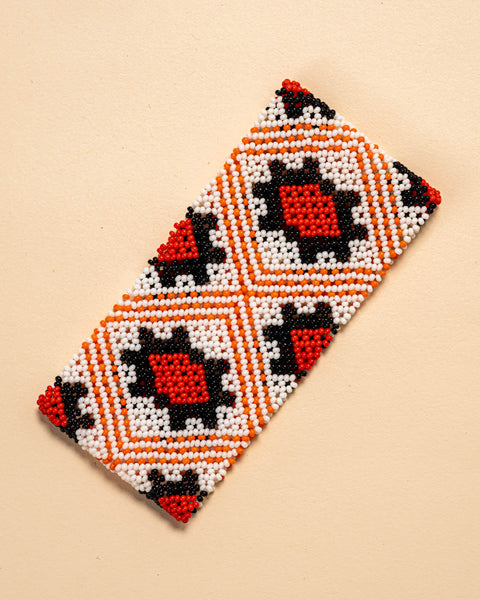 As pulseiras indígenas de miçangas ou sementes, possuem autenticidade e tradição para quem valoriza a cultura e a arte indígena. Conheça as artes feitas à mão e descubra a beleza do artesanato ancestral. Adquira a sua agora, garanta 6% de desconto no PIX
