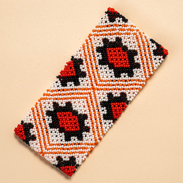 As pulseiras indígenas de miçangas ou sementes, possuem autenticidade e tradição para quem valoriza a cultura e a arte indígena. Conheça as artes feitas à mão e descubra a beleza do artesanato ancestral. Adquira a sua agora, garanta 6% de desconto no PIX
