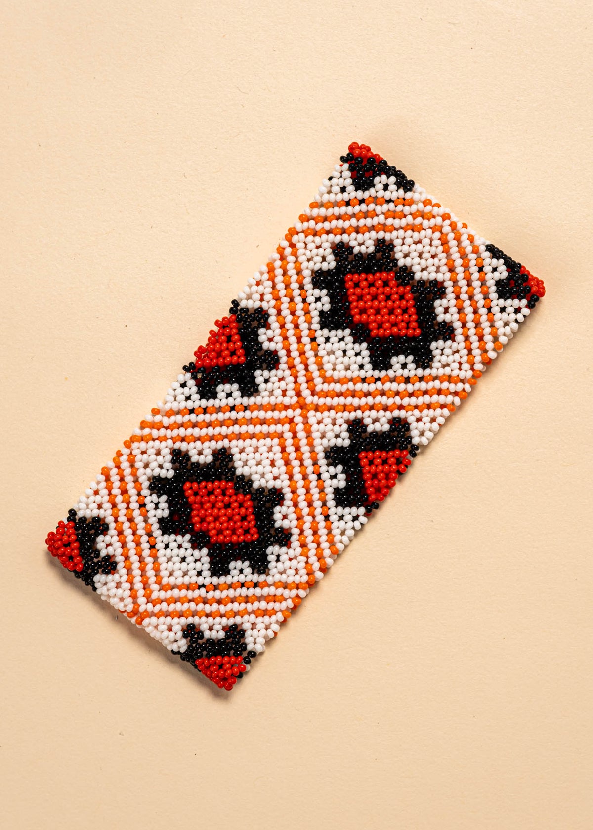 As pulseiras indígenas de miçangas ou sementes, possuem autenticidade e tradição para quem valoriza a cultura e a arte indígena. Conheça as artes feitas à mão e descubra a beleza do artesanato ancestral. Adquira a sua agora, garanta 6% de desconto no PIX
