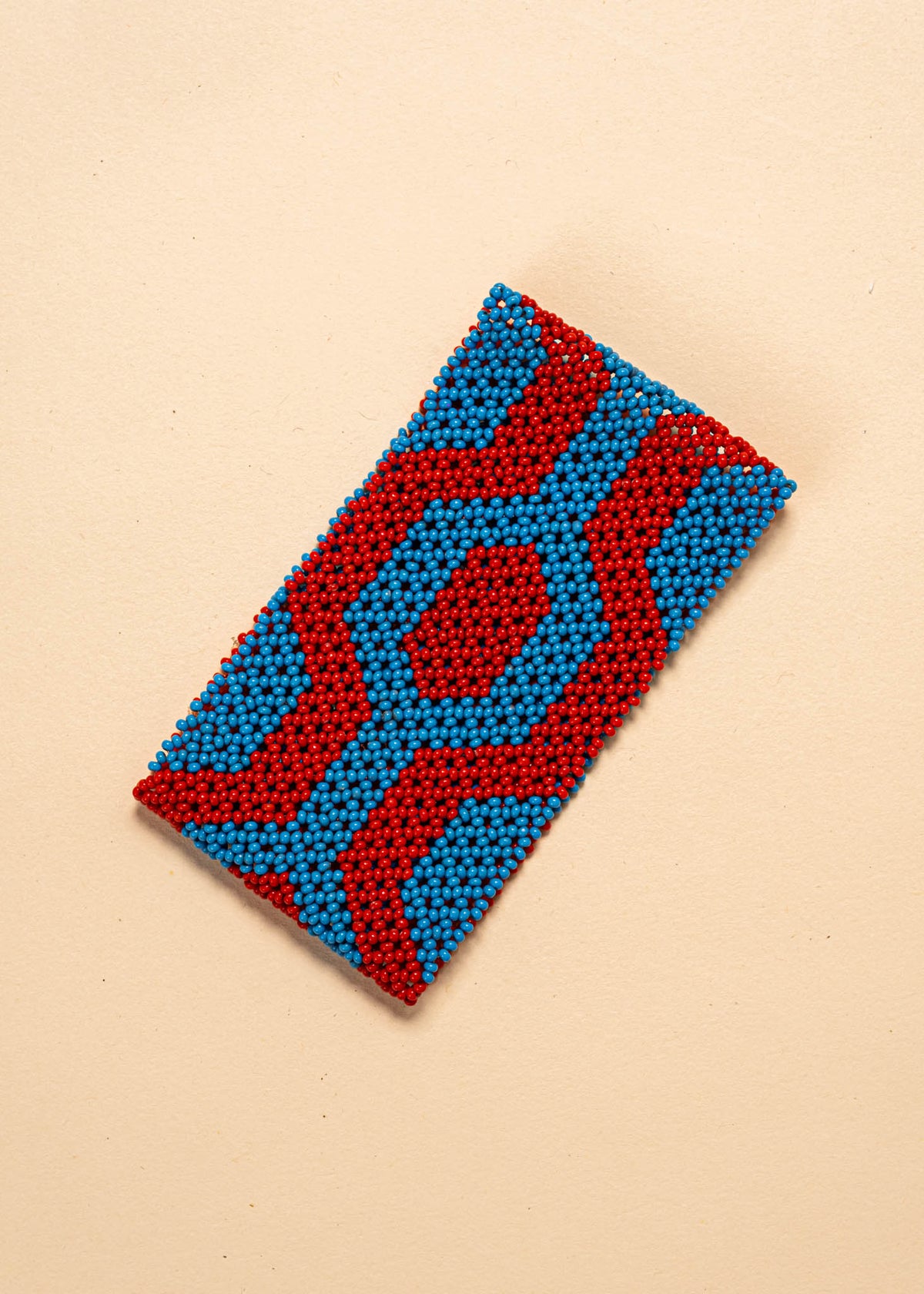 As pulseiras indígenas de miçangas ou sementes, possuem autenticidade e tradição para quem valoriza a cultura e a arte indígena. Conheça as artes feitas à mão e descubra a beleza do artesanato ancestral. Adquira a sua agora, garanta 6% de desconto no PIX