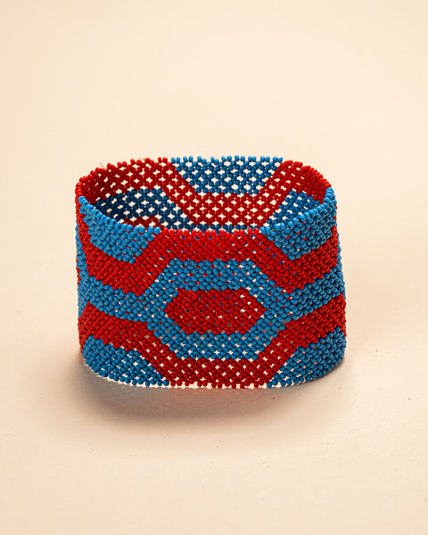 As pulseiras indígenas de miçangas ou sementes, possuem autenticidade e tradição para quem valoriza a cultura e a arte indígena. Conheça as artes feitas à mão e descubra a beleza do artesanato ancestral. Adquira a sua agora, garanta 6% de desconto no PIX