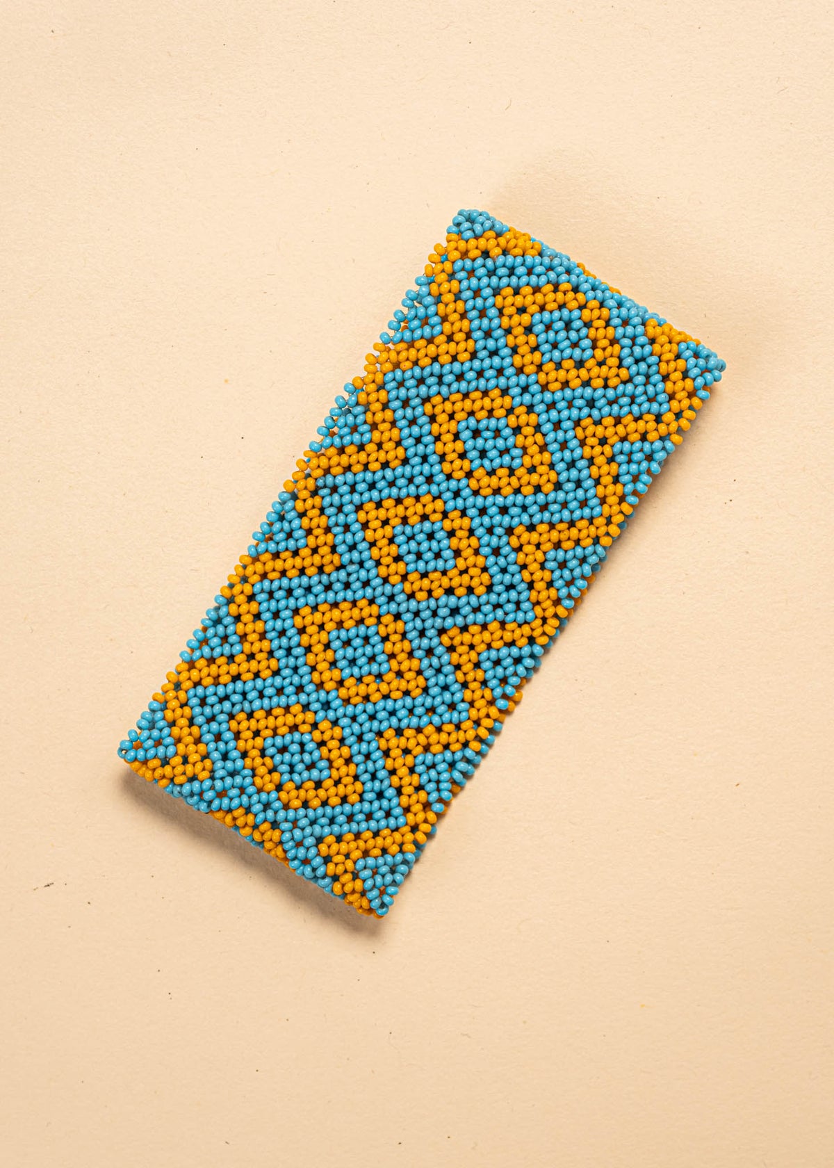 As pulseiras indígenas de miçangas ou sementes, possuem autenticidade e tradição para quem valoriza a cultura e a arte indígena. Conheça as artes feitas à mão e descubra a beleza do artesanato ancestral. Adquira a sua agora, garanta 6% de desconto no PIX