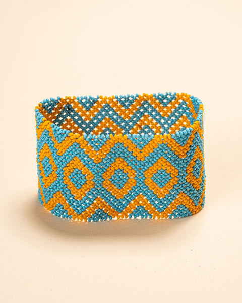 As pulseiras indígenas de miçangas ou sementes, possuem autenticidade e tradição para quem valoriza a cultura e a arte indígena. Conheça as artes feitas à mão e descubra a beleza do artesanato ancestral. Adquira a sua agora, garanta 6% de desconto no PIX