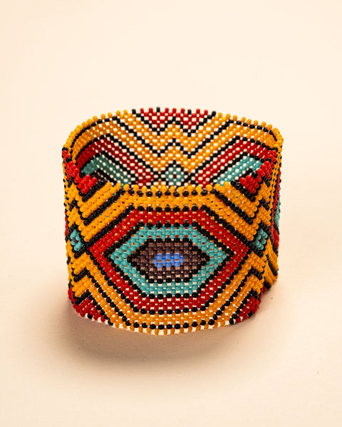 As pulseiras indígenas de miçangas ou sementes, possuem autenticidade e tradição para quem valoriza a cultura e a arte indígena. Conheça as artes feitas à mão e descubra a beleza do artesanato ancestral. Adquira a sua agora, garanta 6% de desconto no PIX