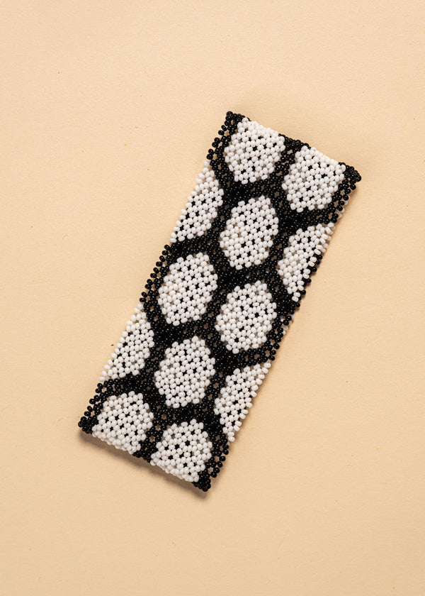 As pulseiras indígenas de miçangas ou sementes, possuem autenticidade e tradição para quem valoriza a cultura e a arte indígena. Conheça as artes feitas à mão e descubra a beleza do artesanato ancestral. Adquira a sua agora, garanta 6% de desconto no PIX