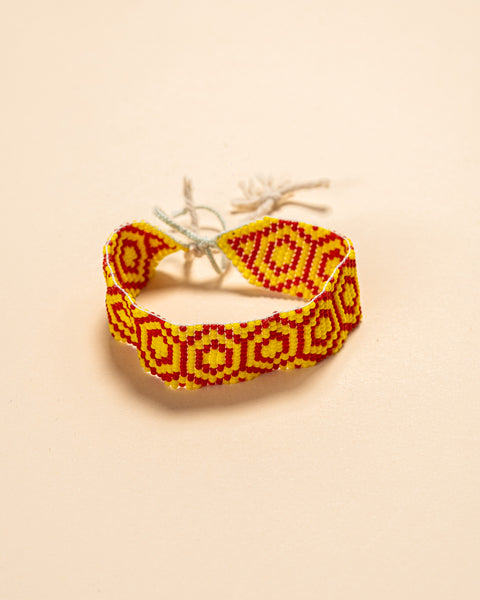 As pulseiras indígenas de miçangas ou sementes, possuem autenticidade e tradição para quem valoriza a cultura e a arte indígena. Conheça as artes feitas à mão e descubra a beleza do artesanato ancestral. Adquira a sua agora, garanta 6% de desconto no PIX
