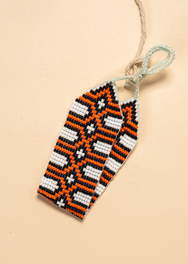 As pulseiras indígenas de miçangas ou sementes, possuem autenticidade e tradição para quem valoriza a cultura e a arte indígena. Conheça as artes feitas à mão e descubra a beleza do artesanato ancestral. Adquira a sua agora, garanta 6% de desconto no PIX
