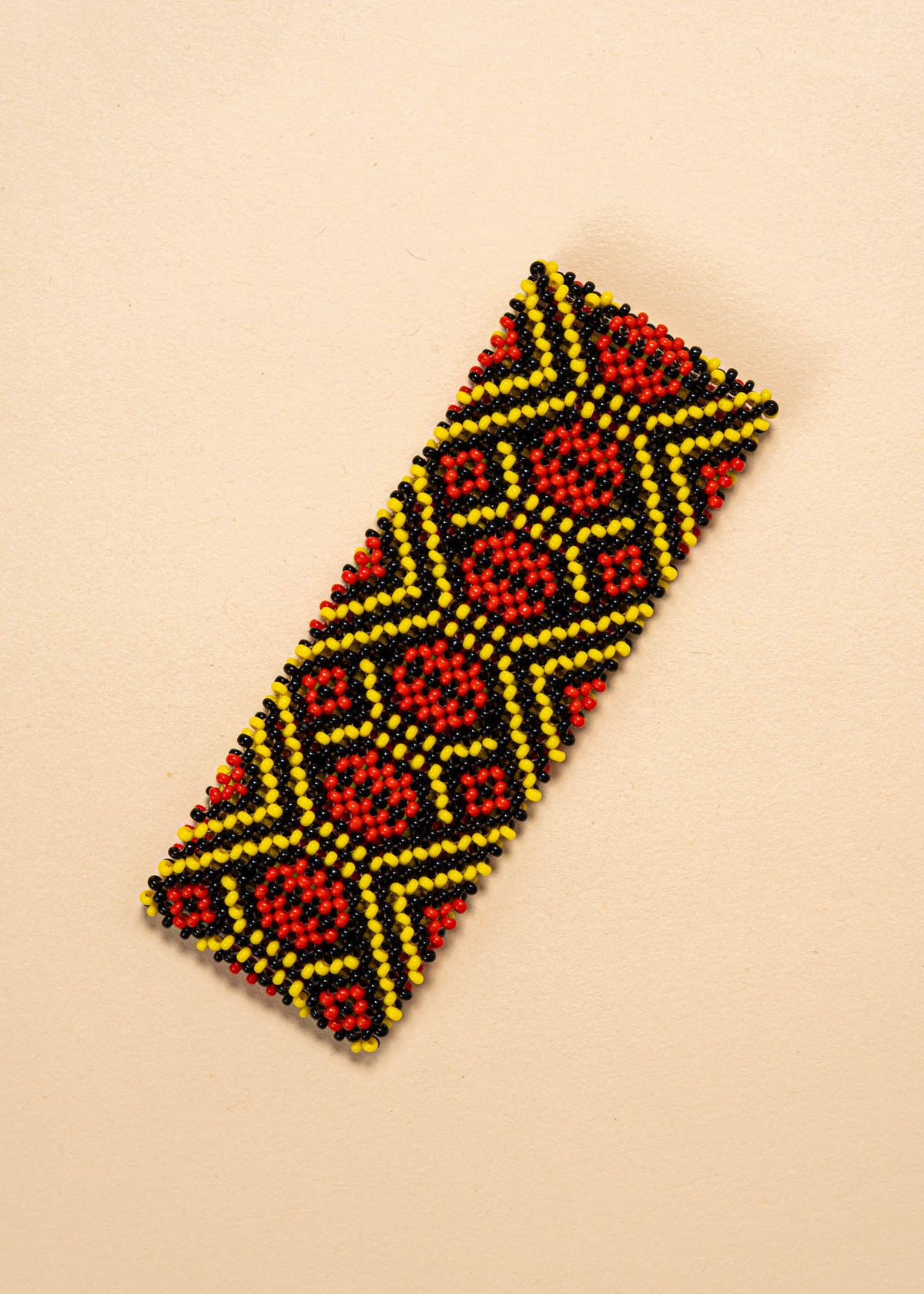 As pulseiras indígenas de miçangas ou sementes, possuem autenticidade e tradição para quem valoriza a cultura e a arte indígena. Conheça as artes feitas à mão e descubra a beleza do artesanato ancestral. Adquira a sua agora, garanta 6% de desconto no PIX