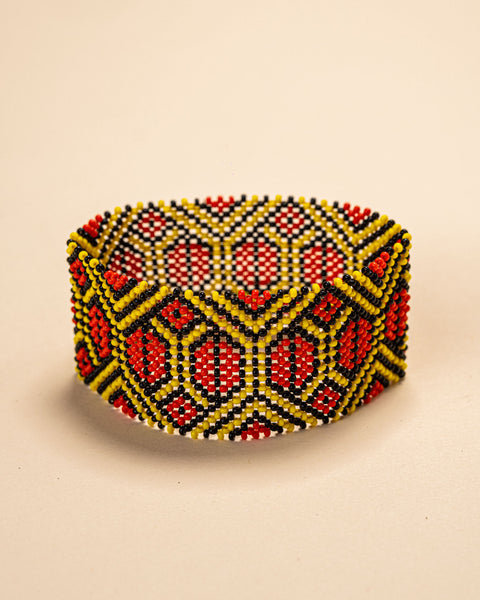 As pulseiras indígenas de miçangas ou sementes, possuem autenticidade e tradição para quem valoriza a cultura e a arte indígena. Conheça as artes feitas à mão e descubra a beleza do artesanato ancestral. Adquira a sua agora, garanta 6% de desconto no PIX