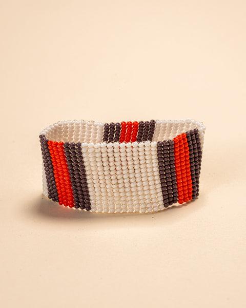 As pulseiras indígenas de miçangas ou sementes, possuem autenticidade e tradição para quem valoriza a cultura e a arte indígena. Conheça as artes feitas à mão e descubra a beleza do artesanato ancestral. Adquira a sua agora, garanta 6% de desconto no PIX