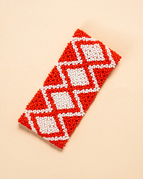 As pulseiras indígenas de miçangas ou sementes, possuem autenticidade e tradição para quem valoriza a cultura e a arte indígena. Conheça as artes feitas à mão e descubra a beleza do artesanato ancestral. Adquira a sua agora, garanta 6% de desconto no PIX