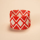 As pulseiras indígenas de miçangas ou sementes, possuem autenticidade e tradição para quem valoriza a cultura e a arte indígena. Conheça as artes feitas à mão e descubra a beleza do artesanato ancestral. Adquira a sua agora, garanta 6% de desconto no PIX