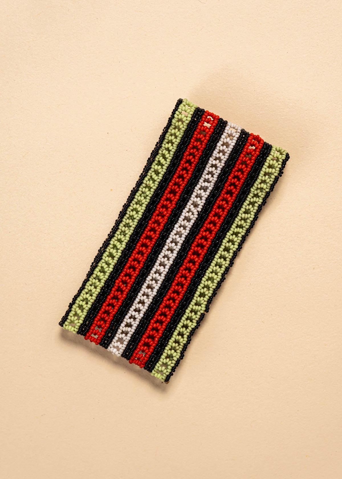 As pulseiras indígenas de miçangas ou sementes, possuem autenticidade e tradição para quem valoriza a cultura e a arte indígena. Conheça as artes feitas à mão e descubra a beleza do artesanato ancestral. Adquira a sua agora, garanta 6% de desconto no PIX
