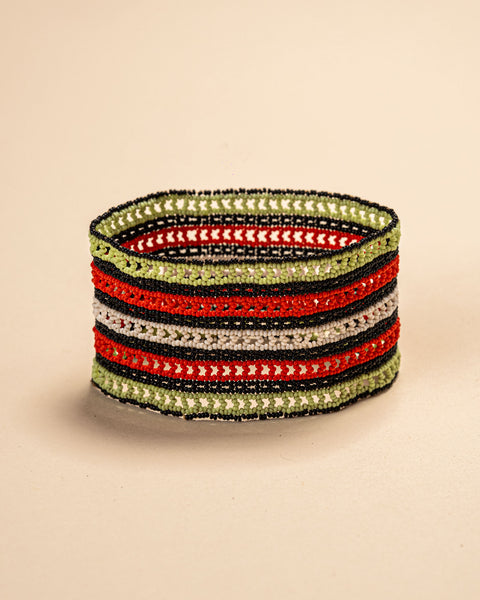 As pulseiras indígenas de miçangas ou sementes, possuem autenticidade e tradição para quem valoriza a cultura e a arte indígena. Conheça as artes feitas à mão e descubra a beleza do artesanato ancestral. Adquira a sua agora, garanta 6% de desconto no PIX
