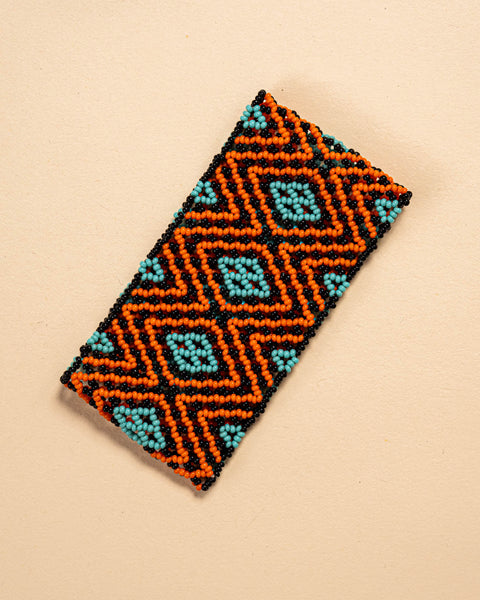 As pulseiras indígenas de miçangas ou sementes, possuem autenticidade e tradição para quem valoriza a cultura e a arte indígena. Conheça as artes feitas à mão e descubra a beleza do artesanato ancestral. Adquira a sua agora, garanta 6% de desconto no PIX
