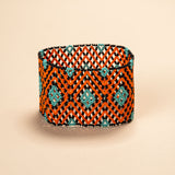 As pulseiras indígenas de miçangas ou sementes, possuem autenticidade e tradição para quem valoriza a cultura e a arte indígena. Conheça as artes feitas à mão e descubra a beleza do artesanato ancestral. Adquira a sua agora, garanta 6% de desconto no PIX