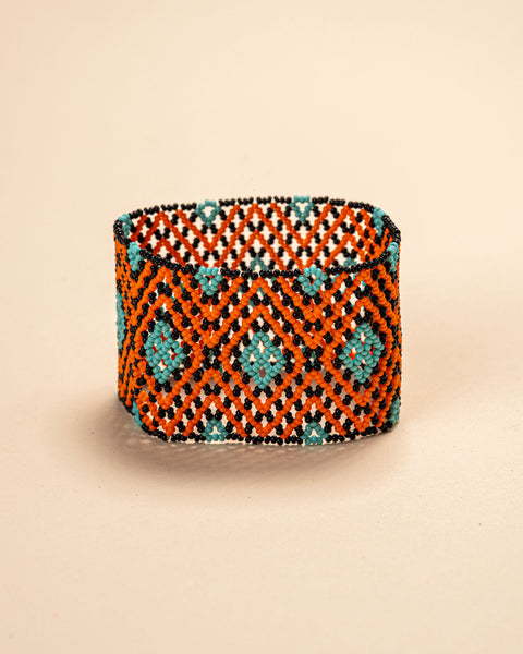 As pulseiras indígenas de miçangas ou sementes, possuem autenticidade e tradição para quem valoriza a cultura e a arte indígena. Conheça as artes feitas à mão e descubra a beleza do artesanato ancestral. Adquira a sua agora, garanta 6% de desconto no PIX