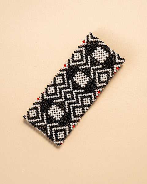 As pulseiras indígenas de miçangas ou sementes, possuem autenticidade e tradição para quem valoriza a cultura e a arte indígena. Conheça as artes feitas à mão e descubra a beleza do artesanato ancestral. Adquira a sua agora, garanta 6% de desconto no PIX
