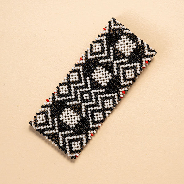 As pulseiras indígenas de miçangas ou sementes, possuem autenticidade e tradição para quem valoriza a cultura e a arte indígena. Conheça as artes feitas à mão e descubra a beleza do artesanato ancestral. Adquira a sua agora, garanta 6% de desconto no PIX
