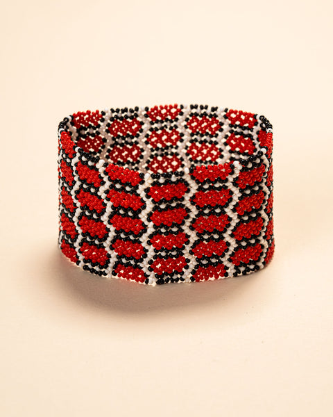 As pulseiras indígenas de miçangas ou sementes, possuem autenticidade e tradição para quem valoriza a cultura e a arte indígena. Conheça as artes feitas à mão e descubra a beleza do artesanato ancestral. Adquira a sua agora, garanta 6% de desconto no PIX
