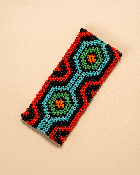 As pulseiras indígenas de miçangas ou sementes, possuem autenticidade e tradição para quem valoriza a cultura e a arte indígena. Conheça as artes feitas à mão e descubra a beleza do artesanato ancestral. Adquira a sua agora, garanta 6% de desconto no PIX