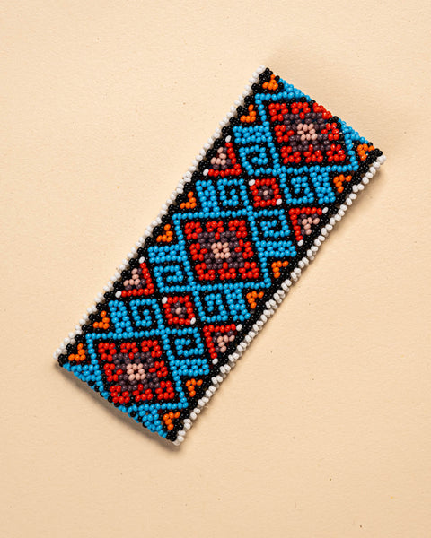 As pulseiras indígenas de miçangas ou sementes, possuem autenticidade e tradição para quem valoriza a cultura e a arte indígena. Conheça as artes feitas à mão e descubra a beleza do artesanato ancestral. Adquira a sua agora, garanta 6% de desconto no PIX