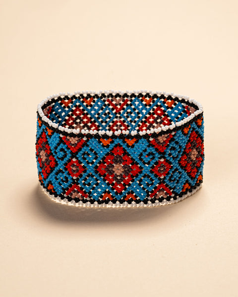 As pulseiras indígenas de miçangas ou sementes, possuem autenticidade e tradição para quem valoriza a cultura e a arte indígena. Conheça as artes feitas à mão e descubra a beleza do artesanato ancestral. Adquira a sua agora, garanta 6% de desconto no PIX