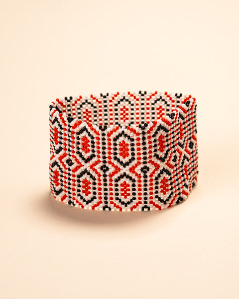 As pulseiras indígenas de miçangas ou sementes, possuem autenticidade e tradição para quem valoriza a cultura e a arte indígena. Conheça as artes feitas à mão e descubra a beleza do artesanato ancestral. Adquira a sua agora, garanta 6% de desconto no PIX