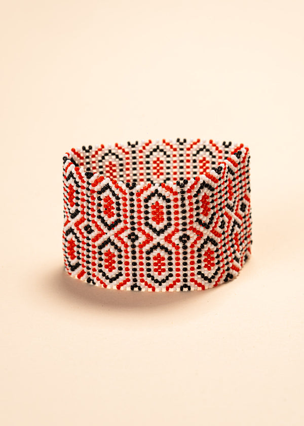 As pulseiras indígenas de miçangas ou sementes, possuem autenticidade e tradição para quem valoriza a cultura e a arte indígena. Conheça as artes feitas à mão e descubra a beleza do artesanato ancestral. Adquira a sua agora, garanta 6% de desconto no PIX