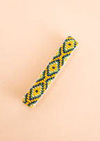Pulseira de miçangas verde, azul, amarelo feita pelo povo Waurá, artesanato indígena brasileiro