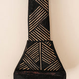 Os Remos indígenas são feitos de madeira que vem da floresta em pé, e são esculpidos e pintados à mão pelos povos indígenas do Brasil. Ganhe 10% de desconto na sua primeira compra!