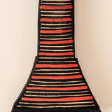 Os Remos indígenas são feitos de madeira que vem da floresta em pé, e são esculpidos e pintados à mão pelos povos indígenas do Brasil. Ganhe 10% de desconto na sua primeira compra!