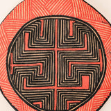 Os Remos indígenas são feitos de madeira que vem da floresta em pé, e são esculpidos e pintados à mão pelos povos indígenas do Brasil. Ganhe 10% de desconto na sua primeira compra!