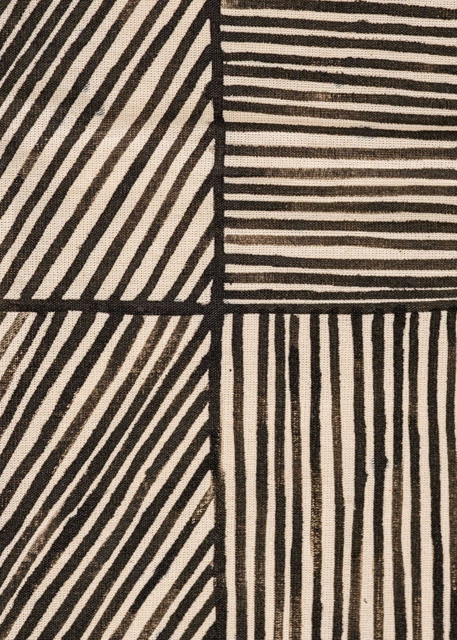 Tela com grafismos indígena preta e branca feita pelo povo Kayapó, artesanato indígena brasileiro