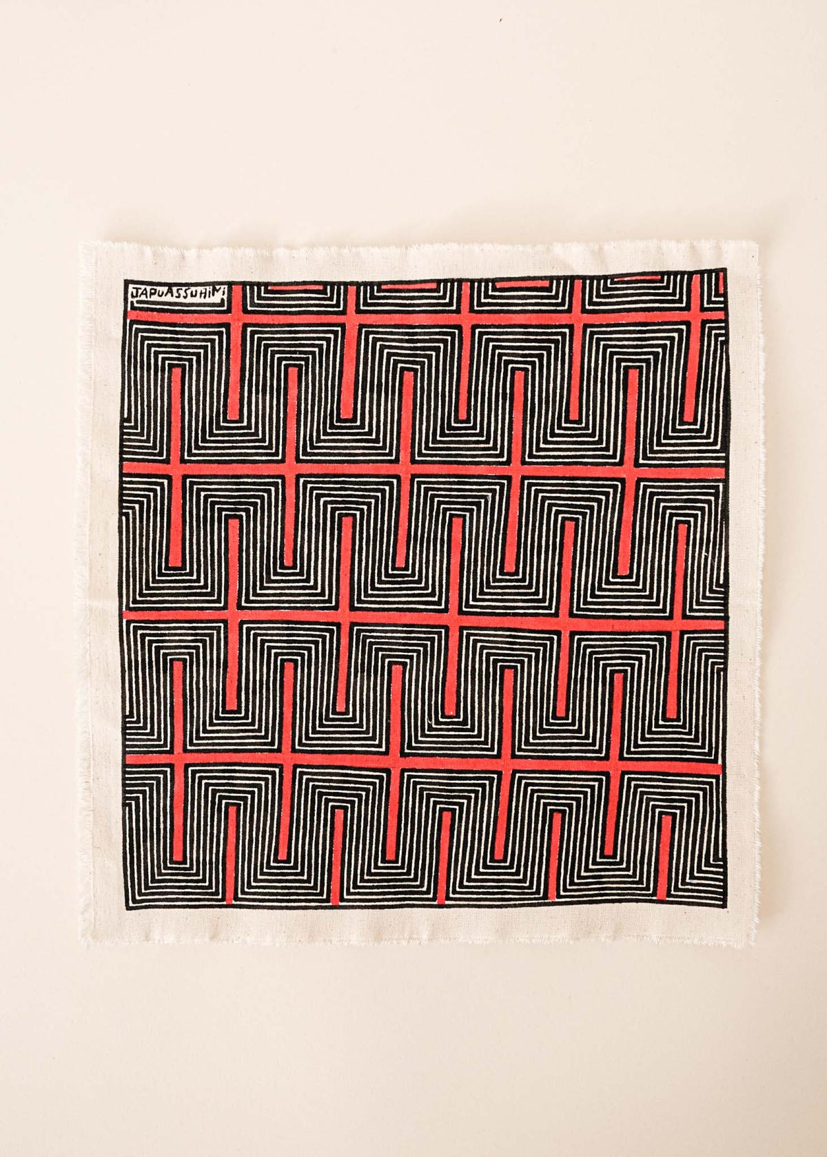 A pintura em tecido é uma inovação criativa indígena a partir de um dos aspectos mais característicos de suas culturas: a pintura corporal. A Tucum tem o prazer de apresentar toda a força e a beleza das pinturas indígenas!  Ganhe 10% de desconto na sua primeira compra!
