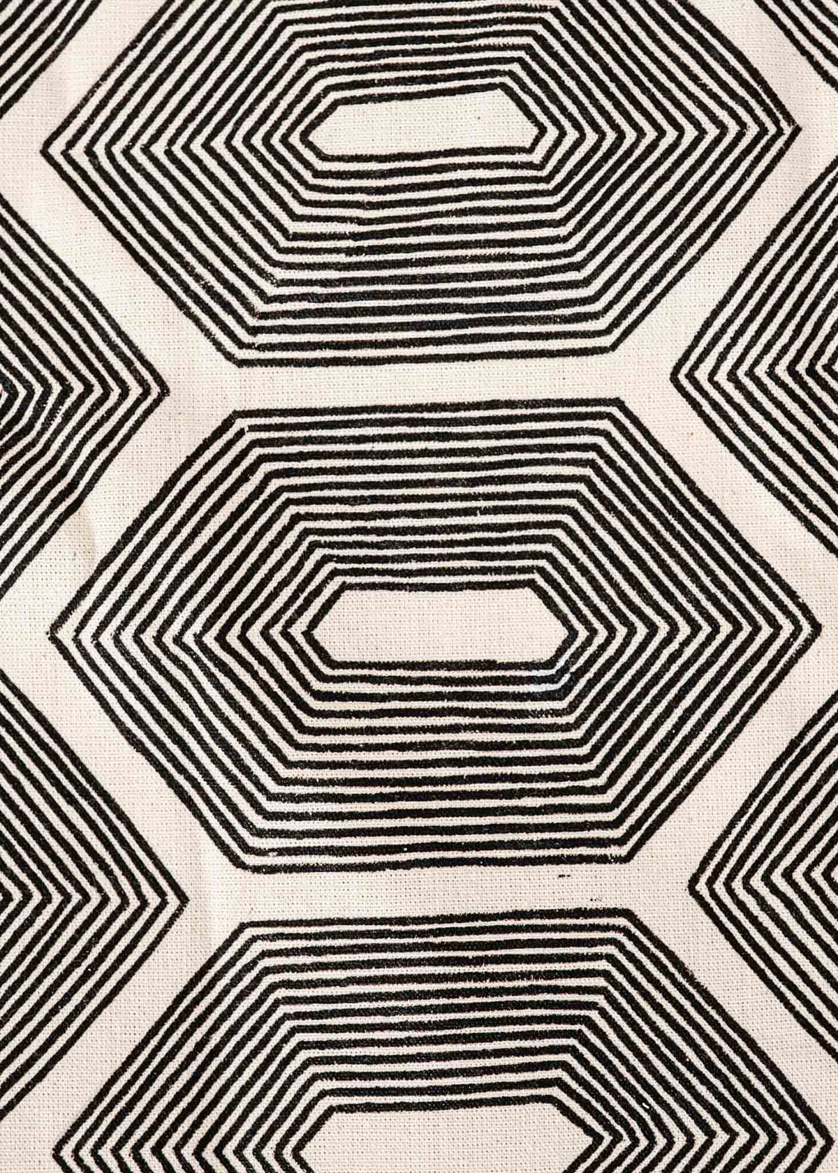 A pintura em tecido é uma inovação criativa indígena a partir de um dos aspectos mais característicos de suas culturas: a pintura corporal. A Tucum tem o prazer de apresentar toda a força e a beleza das pinturas indígenas!  Ganhe 10% de desconto na sua primeira compra!