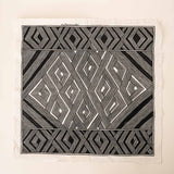 A pintura em tecido é uma inovação criativa indígena a partir de um dos aspectos mais característicos de suas culturas: a pintura corporal. A Tucum tem o prazer de apresentar toda a força e a beleza das pinturas indígenas!  Ganhe 10% de desconto na sua primeira compra!