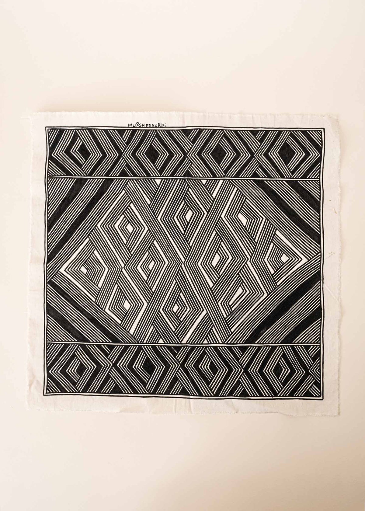 A pintura em tecido é uma inovação criativa indígena a partir de um dos aspectos mais característicos de suas culturas: a pintura corporal. A Tucum tem o prazer de apresentar toda a força e a beleza das pinturas indígenas!  Ganhe 10% de desconto na sua primeira compra!