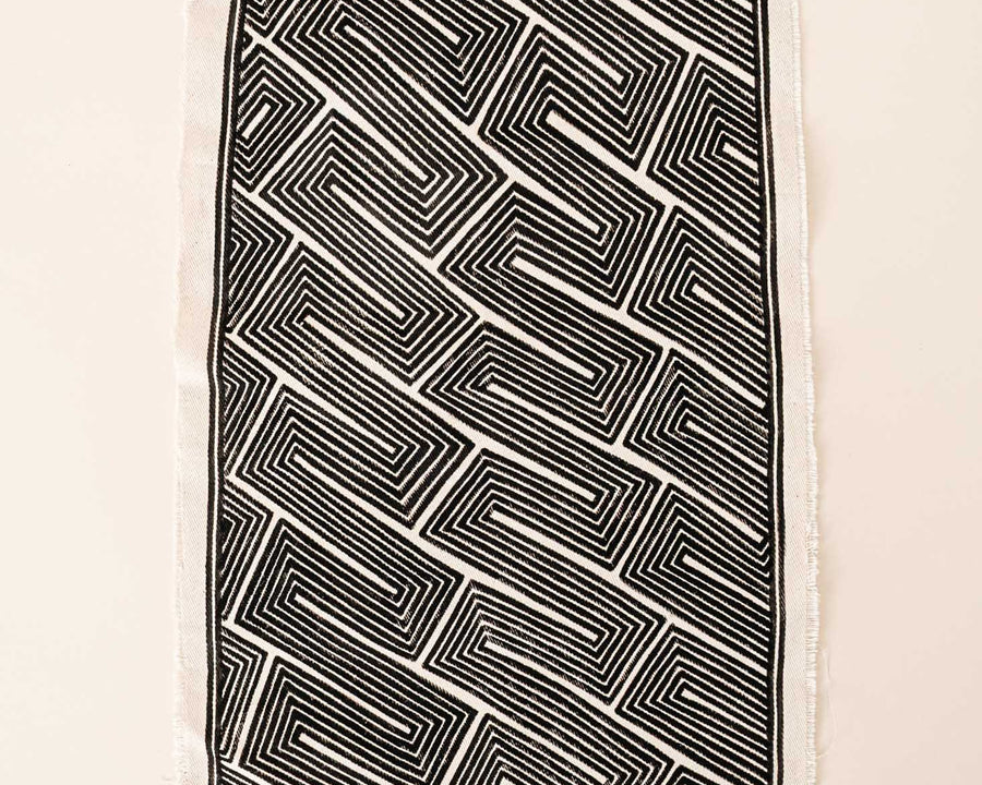 A pintura em tecido é uma inovação criativa indígena a partir de um dos aspectos mais característicos de suas culturas: a pintura corporal. A Tucum tem o prazer de apresentar toda a força e a beleza das pinturas indígenas!  Ganhe 10% de desconto na sua primeira compra!